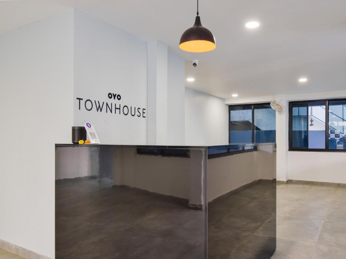 Oyo Townhouse 498 Hotel Western Nagpur Exterior foto